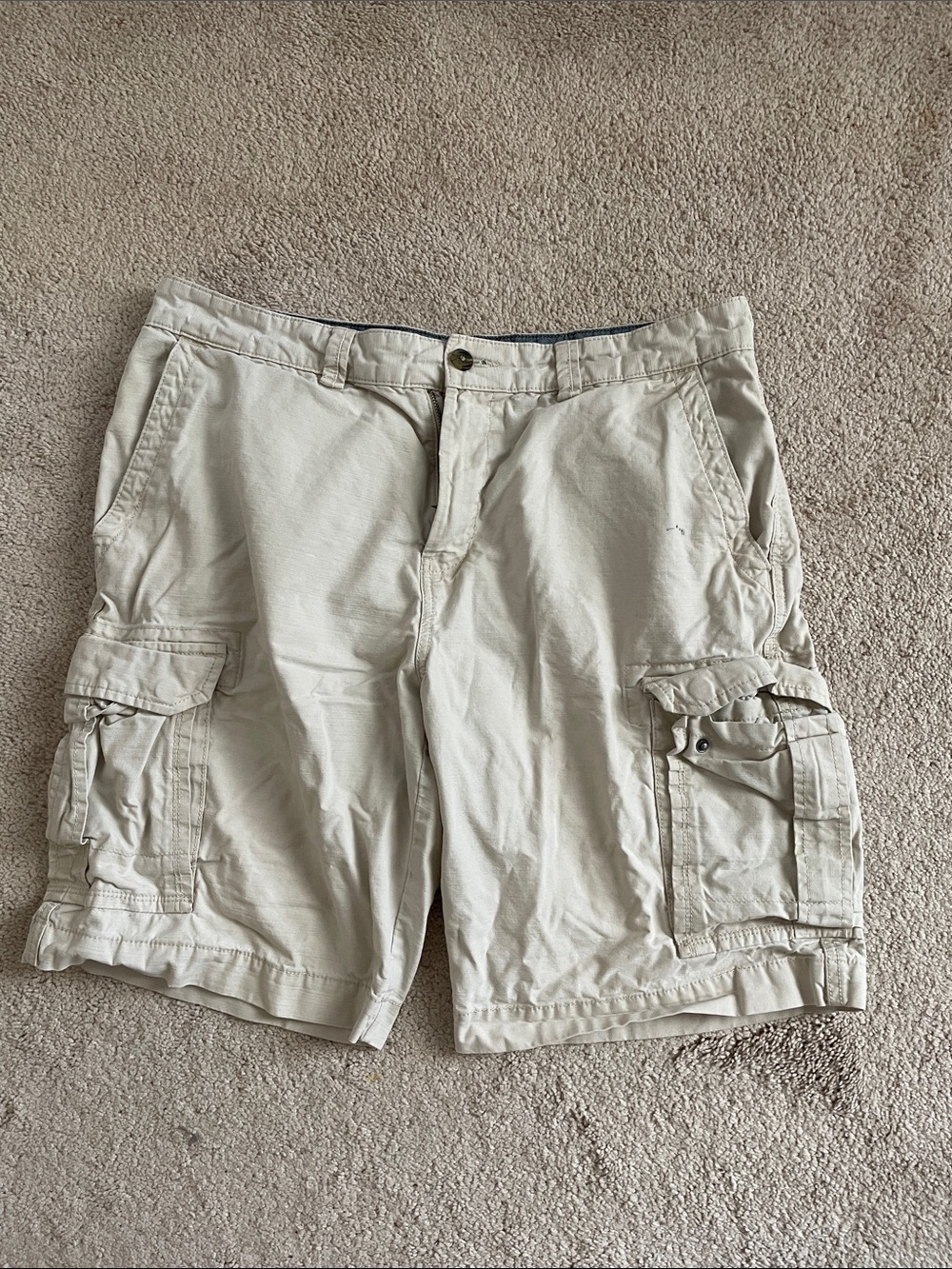 Tommy Hilfiger Men's Cargo Shorts in Light Khaki